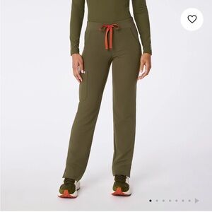 Figs Kade Cargo in Spruce Green Large
